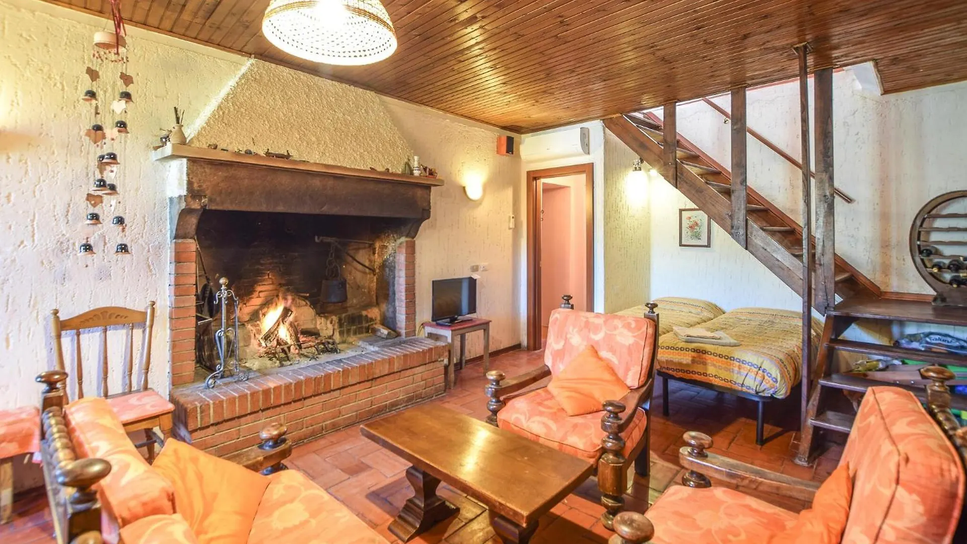 Stunning Home In Arezzo With Kitchen