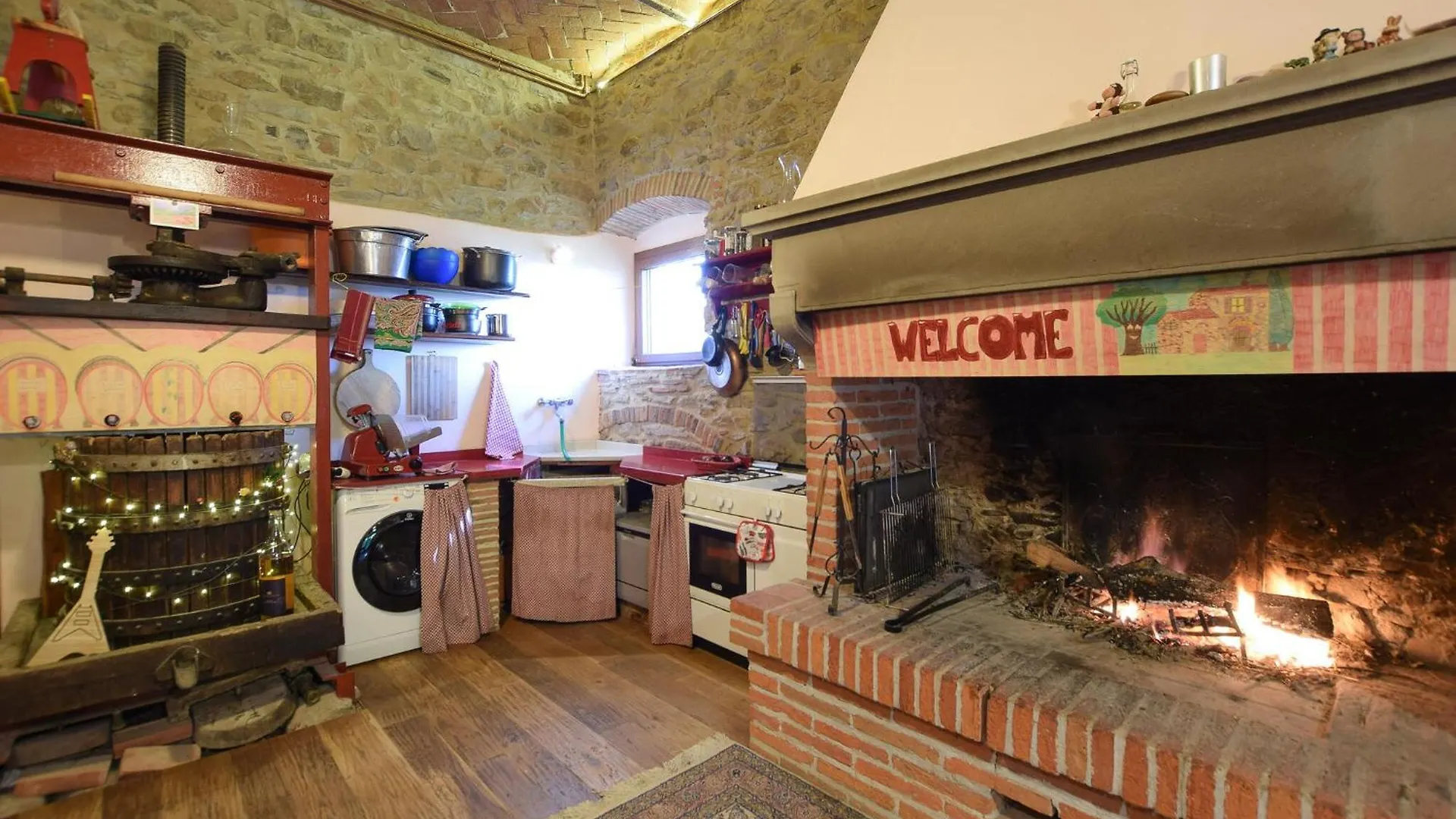 Stunning Home In Arezzo With Kitchen